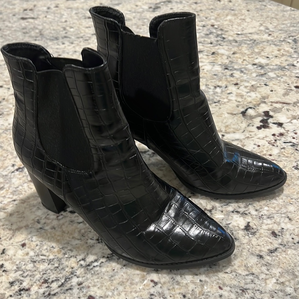 Krush mock croc booties 🌟